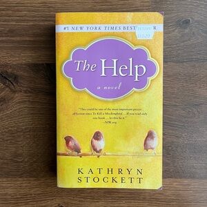 📚 FREE w/ Purchase – The Help Novel (Paperback) 📚